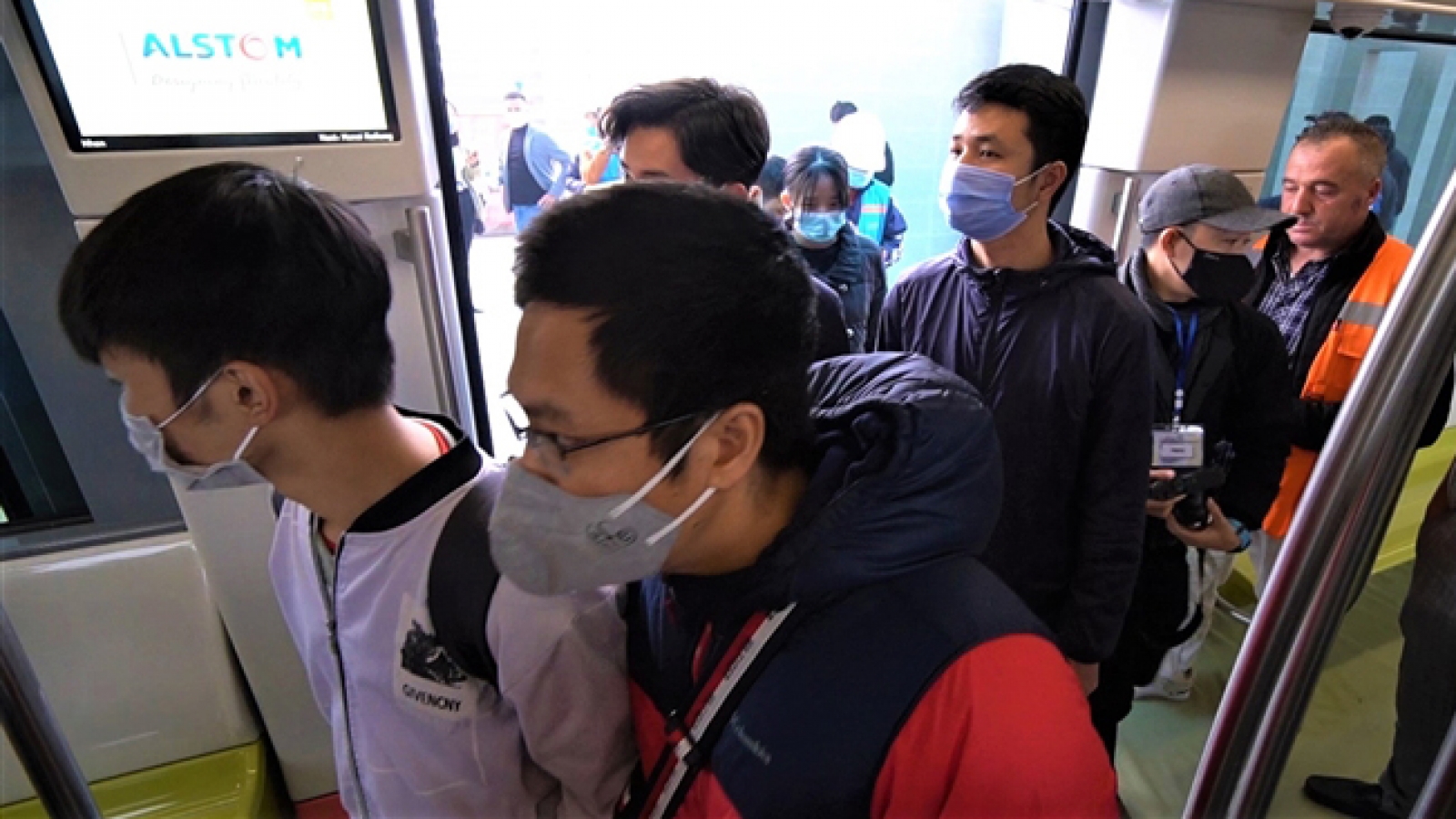 Hanoi residents eager to discover first metro train 