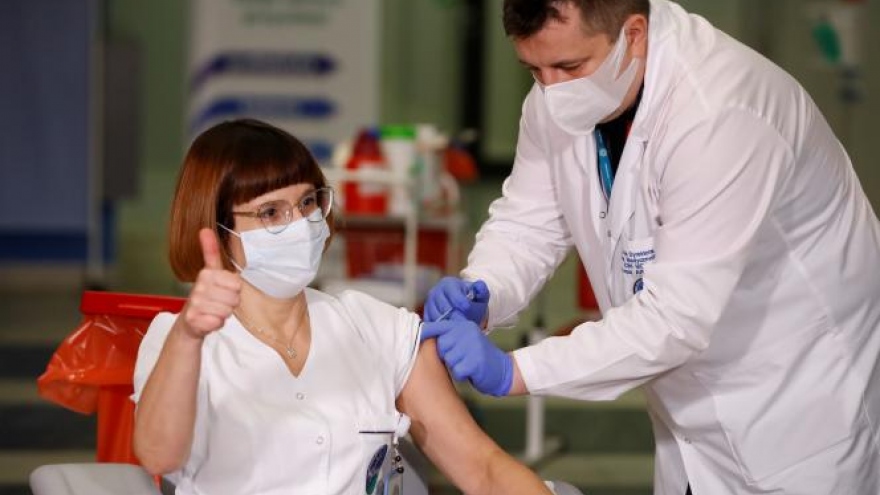 Pháp bị chỉ trích vì chậm chạp trong chiến dịch tiêm chủng ngừa Covid-19