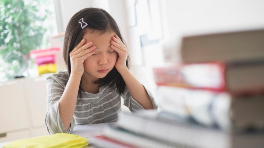 Bố mẹ “choáng váng” khi con trai học lớp 4 bị stress nặng