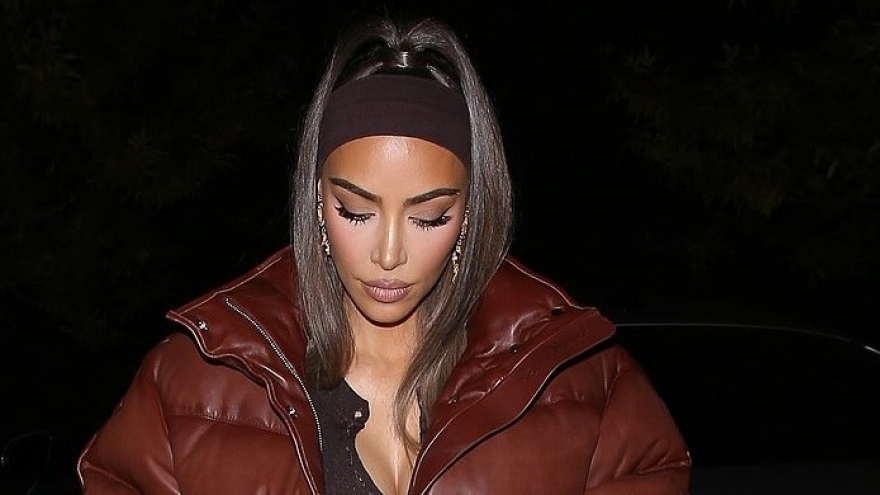 Kim Kardashian không đeo nhẫn đính hôn ra phố sau ồn ào ly hôn
