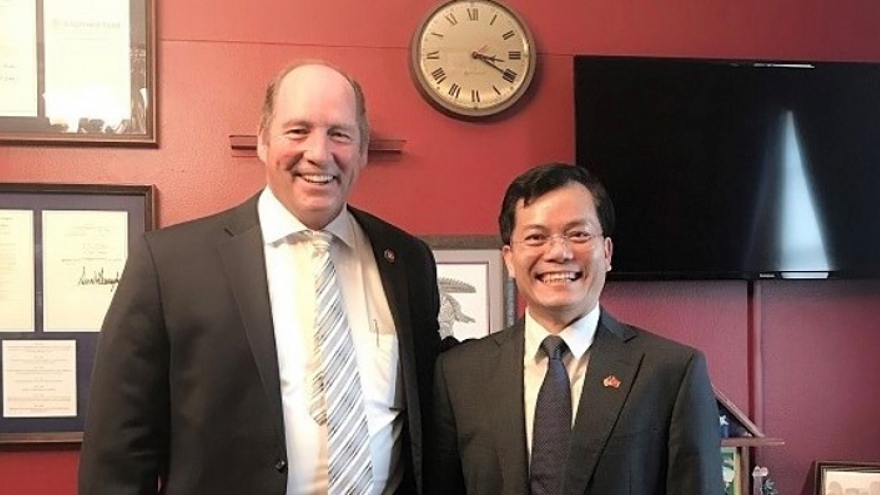 VN ambassador holds phone call with US House Representative