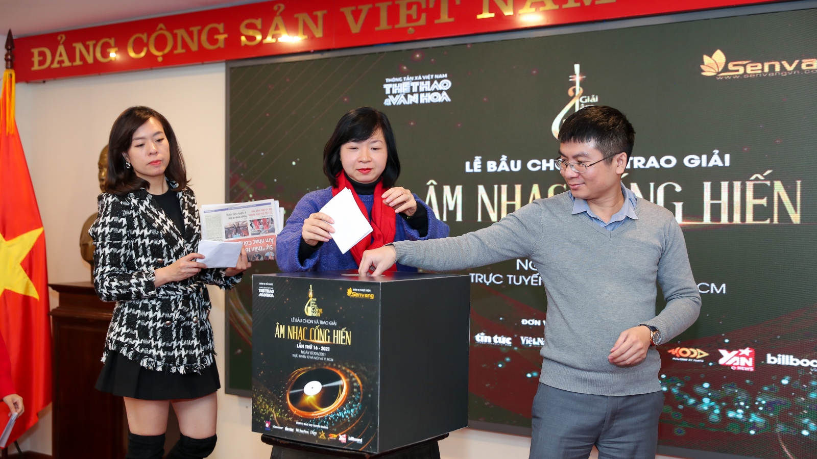 Hơn 100 phóng viên hai miền Nam - Bắc bình chọn Giải thưởng Âm nhạc Cống hiến lần 16