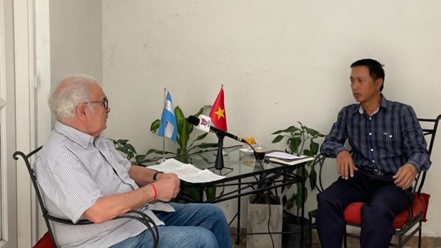 Argentinian party chief applauds decisive role of Vietnamese Communist Party 