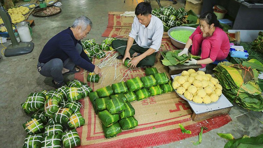 Craft villages in Hanoi gear up for Lunar New Year festival
