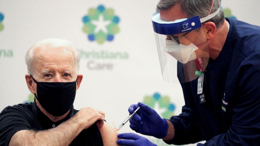 Cận cảnh Tổng thống đắc cử Mỹ Biden tiêm vaccine ngừa Covid-19 lần 2