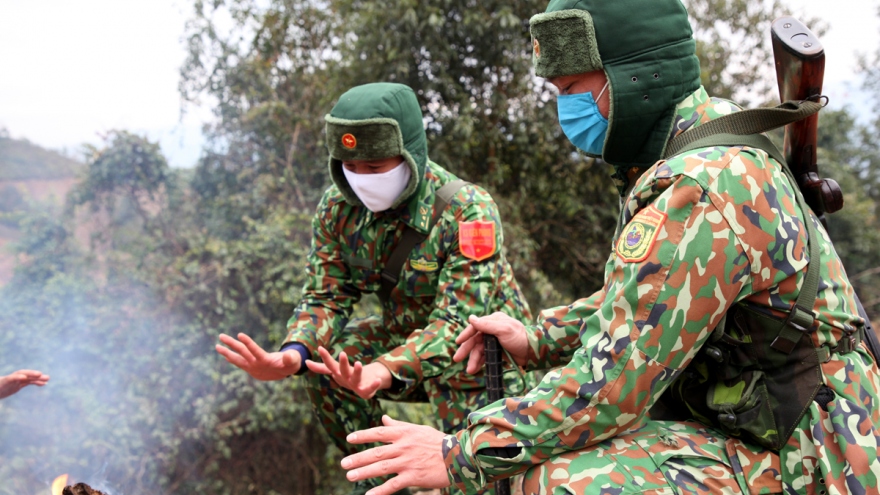 Lính biên phòng Lai Châu bám chốt chống dịch Covid-19 trong giá rét