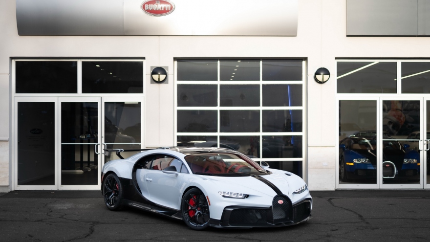 Siêu phẩm đường đua Bugatti Chiron Pur Sport chính thức đến tay khách hàng