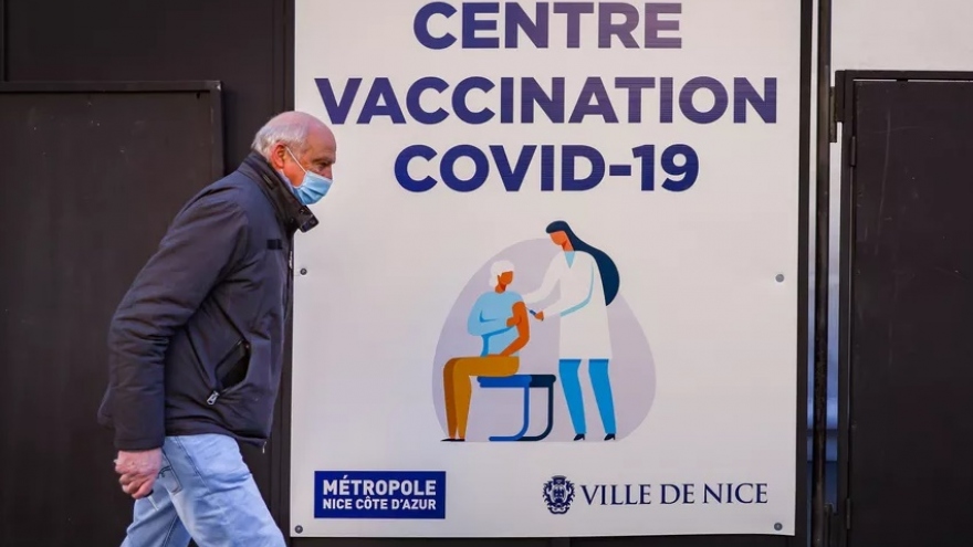 Pháp đặt mục tiêu tiêm vaccine ngừa Covid-19 cho toàn dân trong 7 tháng