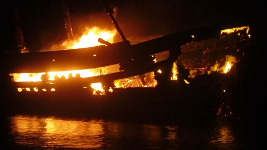Cháy tàu cá tại Quảng Ngãi, thiệt hại 5 tỷ đồng