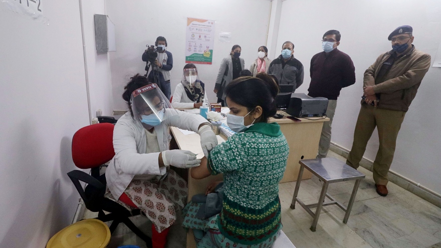 Ấn Độ diễn tập tiêm chủng đại trà vaccine Covid-19 lần 2        