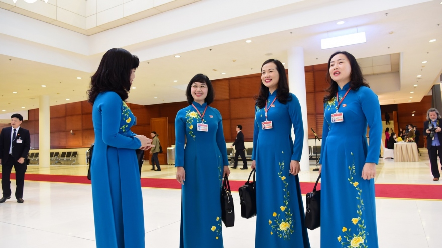 Các nữ đại biểu dự Đại hội lần thứ XIII của Đảng