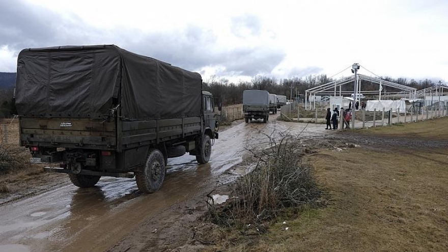 Bosnia dựng lều tạm cho người di cư sau khi trại tị nạn Lipa bị thiêu rụi