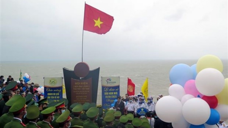 New Year flag-salute ceremony held on country's easternmost point