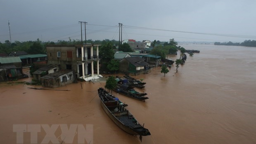 Indian Government sends aid to flood victims in central Vietnam