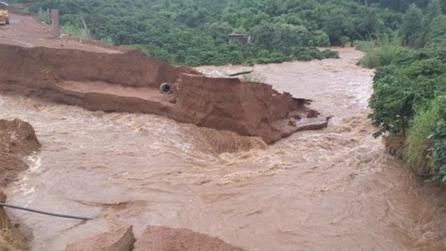 Vietnam witnesses 10-15 flash floods each year