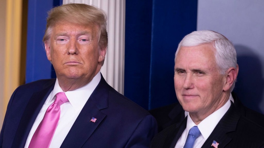 Trump - Pence lần đầu nói chuyện sau vụ bạo loạn ở Điện Capitol 