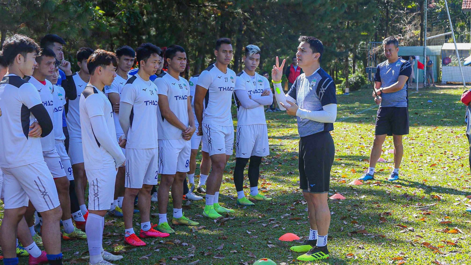 HAGL sẽ vô địch V-League dưới thời Kiatisuk?