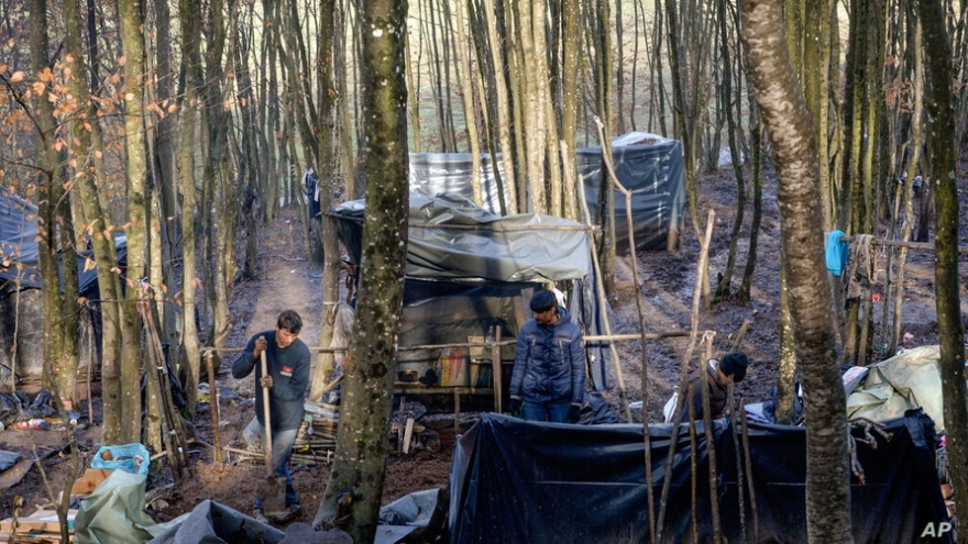 EU kêu gọi Bosnia mở các cơ sở lưu trú mới cho hàng ngàn người di cư bị mắc kẹt