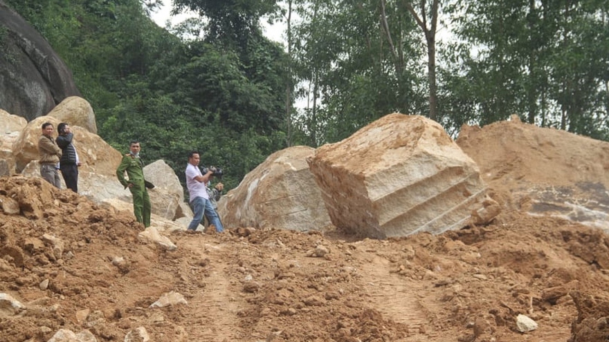 Xử lý nghiêm tình trạng khai thác đá trái phép trên núi Hòn Chà