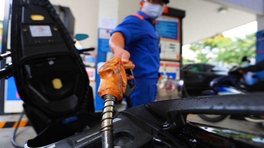 Xăng dầu đồng loạt tăng giá, cao nhất tăng gần 400 đồng/lít