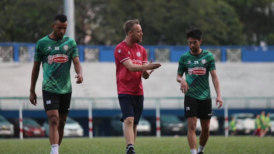 Muốn Lee Nguyễn nhanh hòa nhập, CLB TPHCM đá giao hữu khi trận đấu ở V-League tạm hoãn