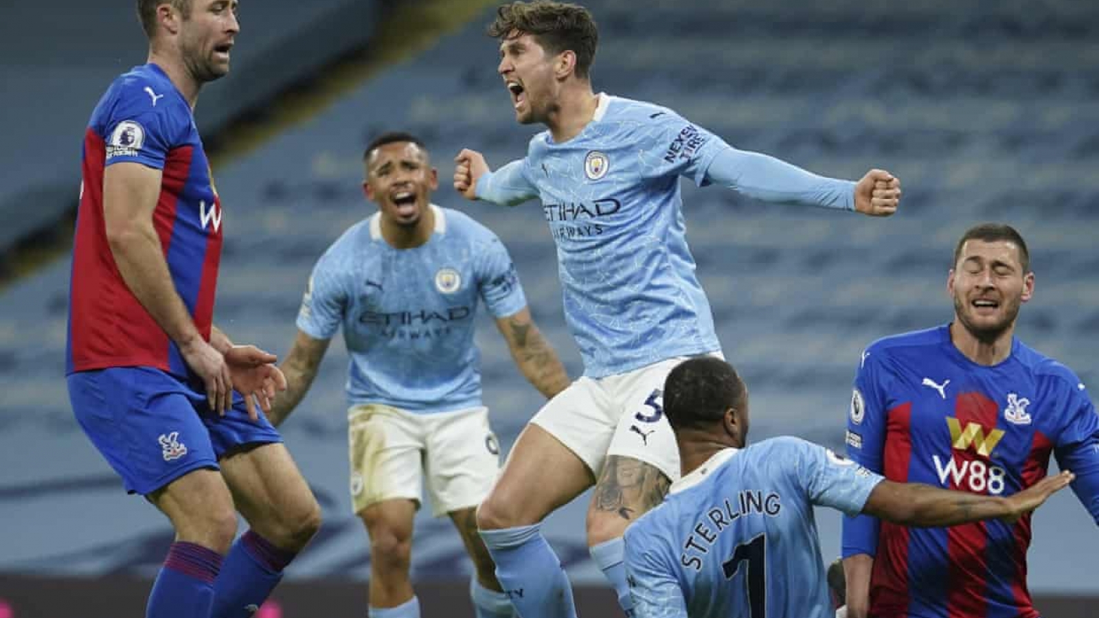 Đè bẹp Crystal Palace, Man City đe dọa ngôi đầu Premier League của MU