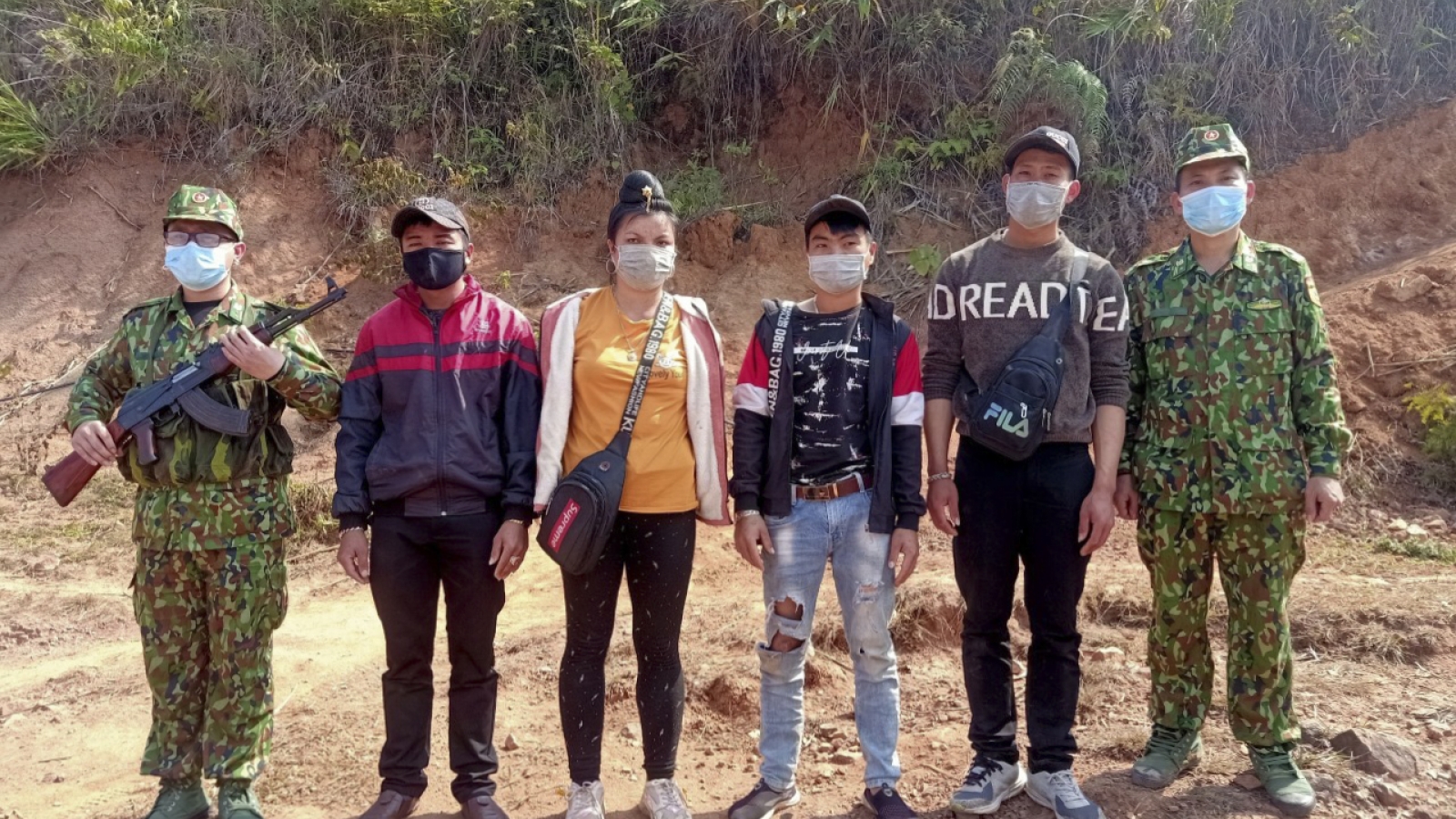 4 người nhập cảnh trái phép qua biên giới Điện Biên