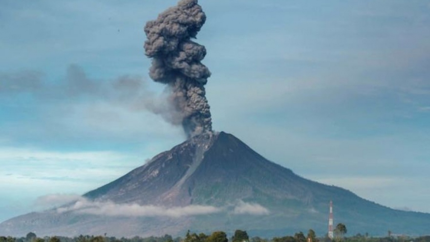 Sau động đất, người dân Indonesia lo núi lửa hoạt động trở lại