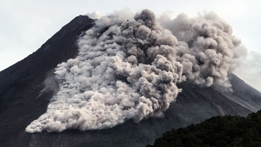 Núi lửa Merapi (Indonesia) phun trào, người dân được lệnh sơ tán khẩn cấp