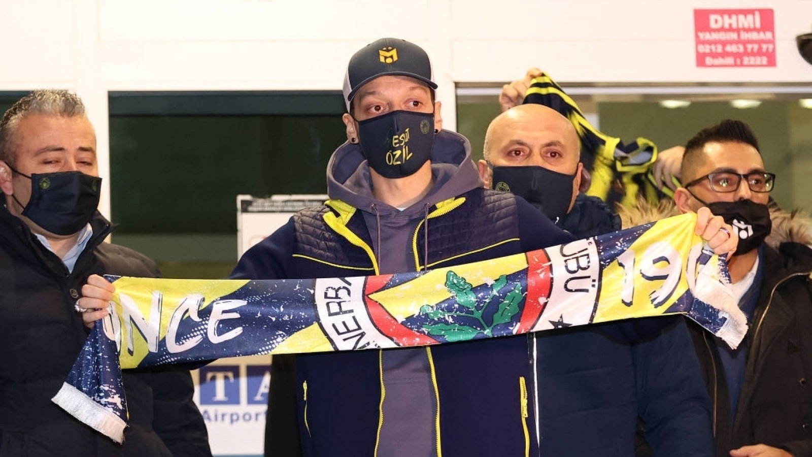 Mesut Ozil hưởng lương 4,5 triệu Bảng/mùa ở Fenerbahce