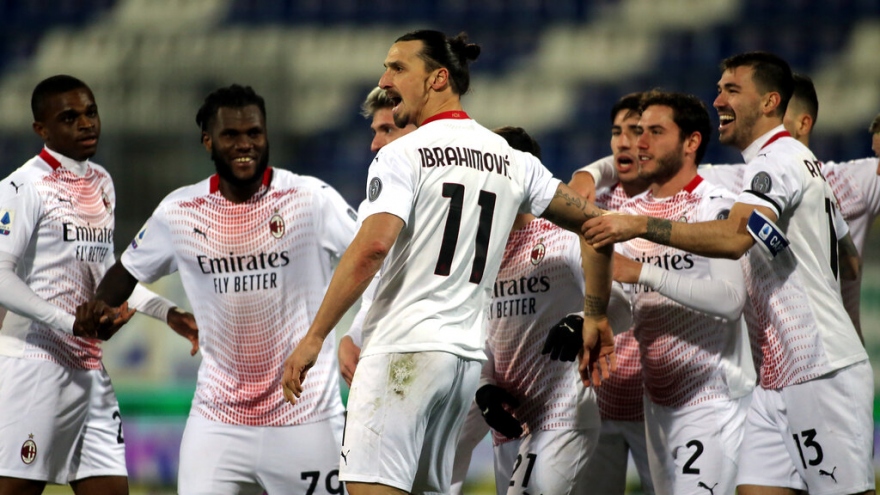 Ibrahimovic ghi 2 bàn, AC Milan bỏ xa Juventus 10 điểm ở Serie A