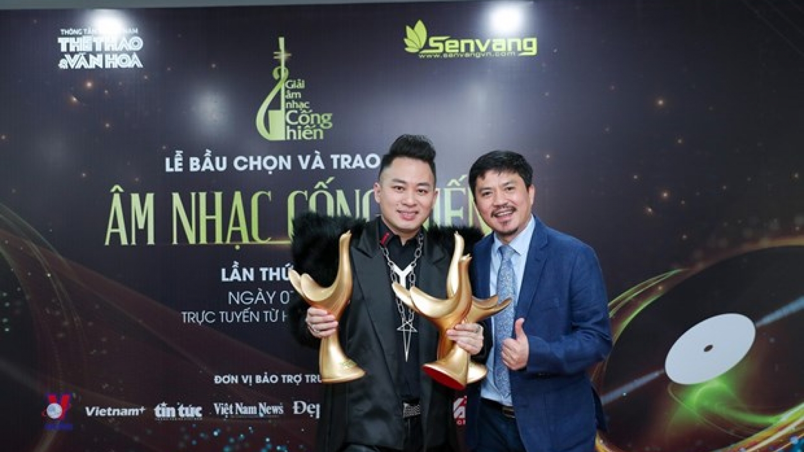 Singer Tung Duong dominates 2021 Devotion Music Awards