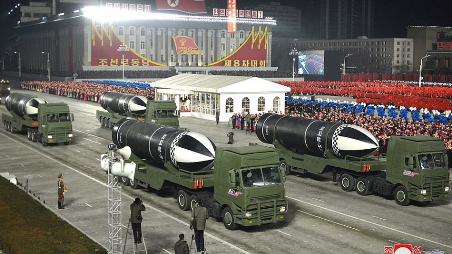 Triều Tiên hé lộ tên lửa đạn đạo phóng từ tàu ngầm “mạnh nhất” trong lễ duyệt binh mới
