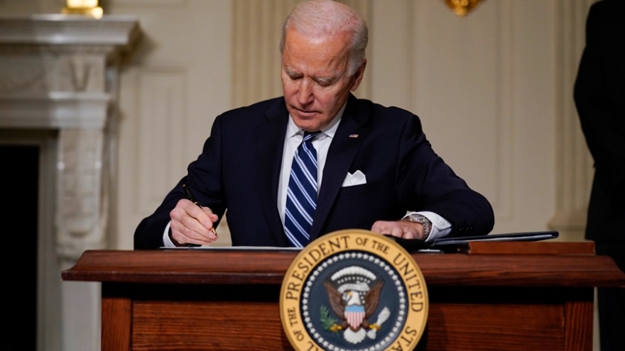 Tổng thống Mỹ Biden ký thêm 2 sắc lệnh đảo ngược chính sách của người tiền nhiệm