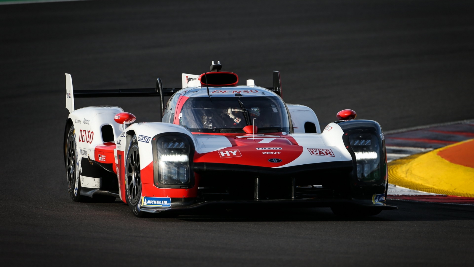 Toyota giới thiệu hypercar đầu tiên