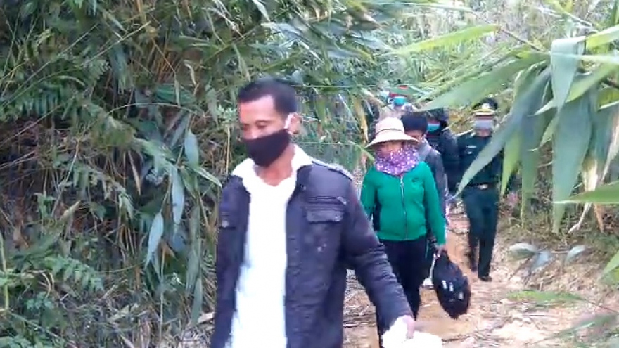Biên phòng Kon Tum bắt giữ 6 người nhập cảnh trái phép từ Lào