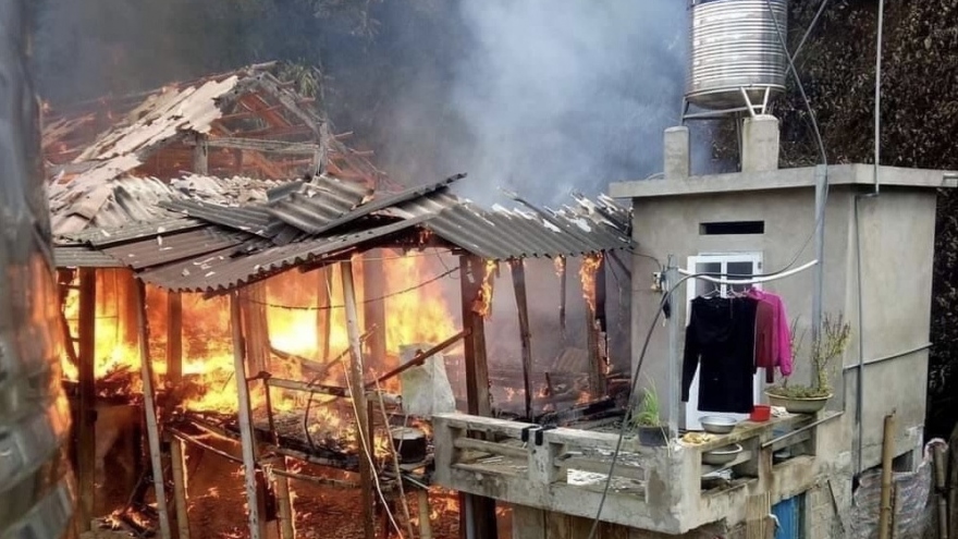1 ngày xảy ra 2 vụ cháy nhà tại tỉnh Sơn La