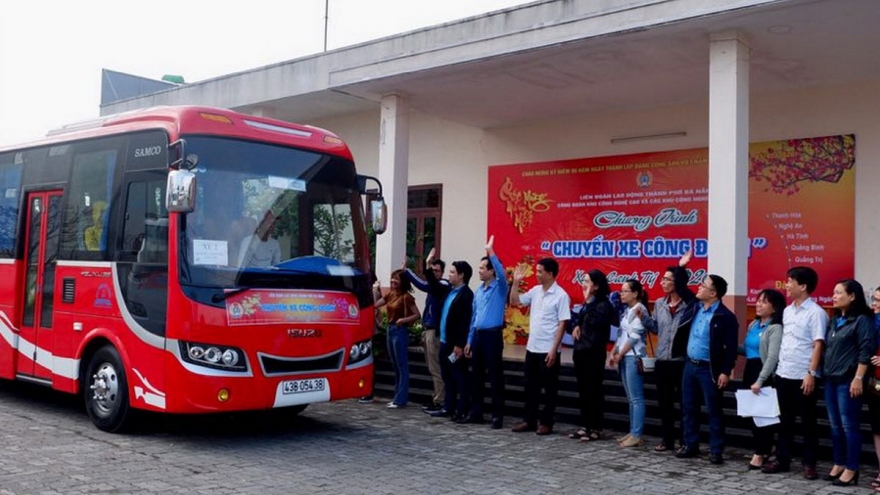 “Chuyến xe Công đoàn" đưa công nhân về quê đón Tết