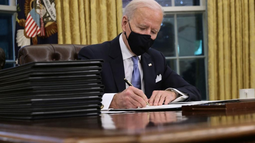 Tổng thống Biden thu hồi sắc lệnh xây dựng tường biên giới với Mehico