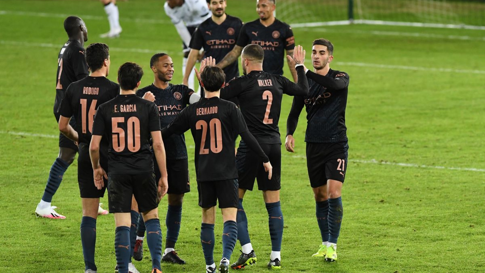 Hạ Swansea, Man City tiến vào tứ kết FA Cup với hàng loạt kỷ lục 