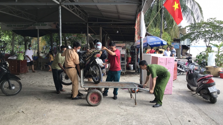 Sạt lở bờ sông Hậu, 6 căn nhà trôi sông ngày mồng 3 Tết