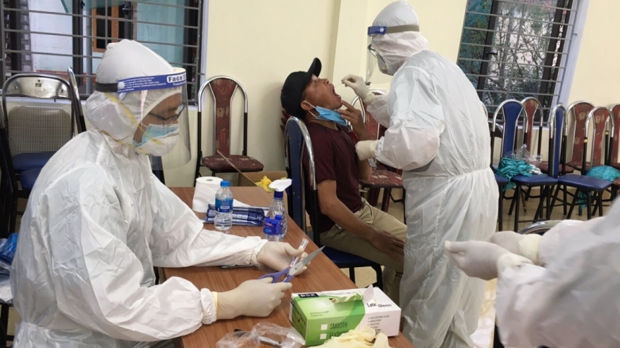 Health workers work hard at Dong Trieu coronavirus hotspot