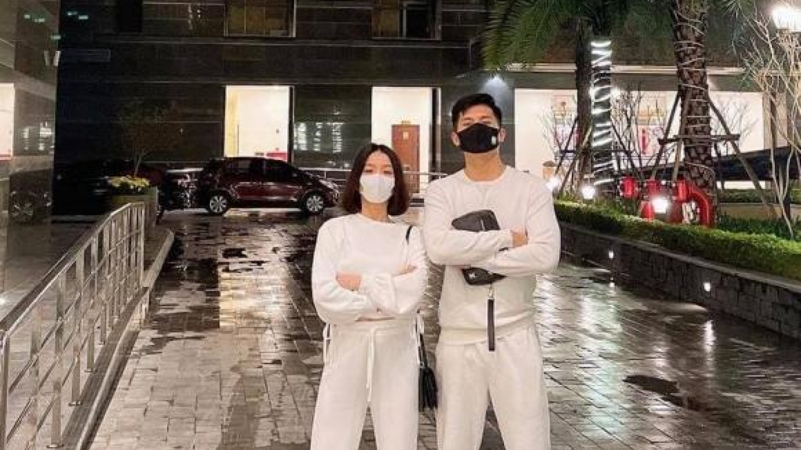 Chuyện showbiz: Lệ Quyên và tình trẻ diện đồ đôi, cùng nhau về quê đón Tết