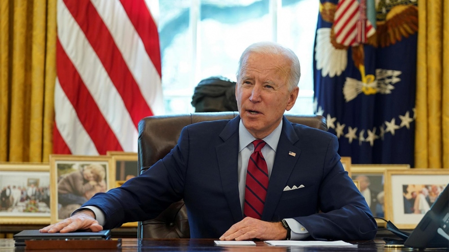 Biden nhận được tỷ lệ tín nhiệm cao hơn Trump khi bắt đầu nhiệm kỳ tổng thống