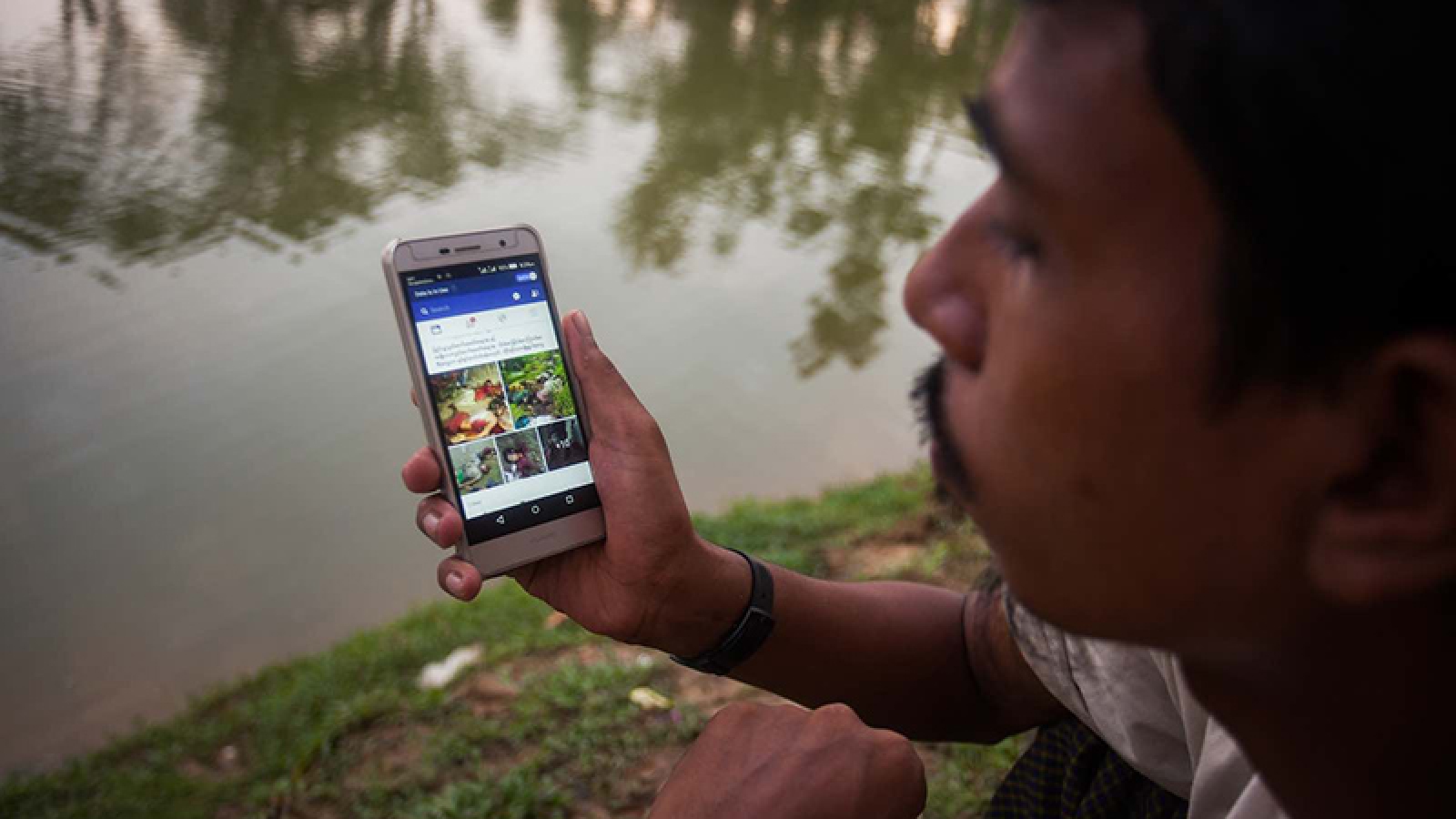 Facebook xóa trang chính của quân đội Myanmar