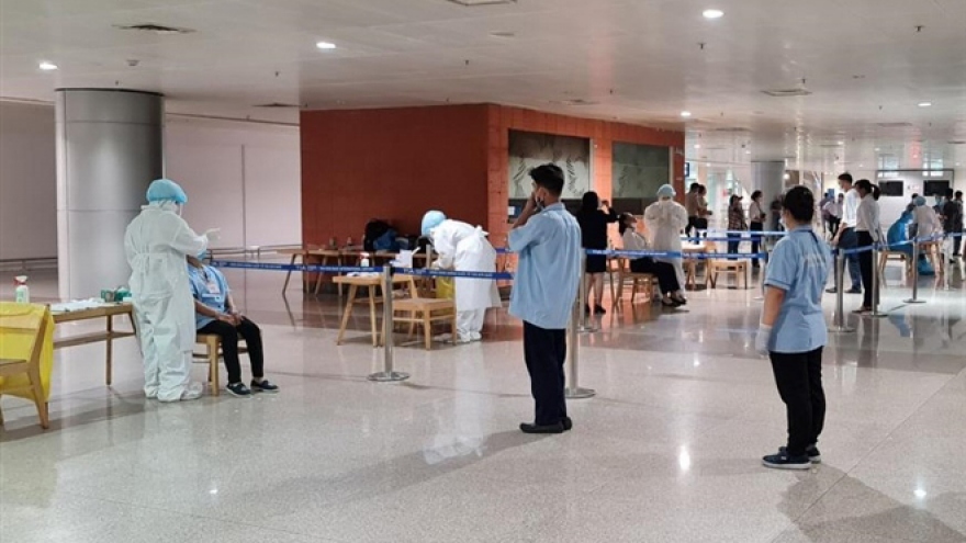 Tan Son Nhat airport operates normally following a coronavirus infection