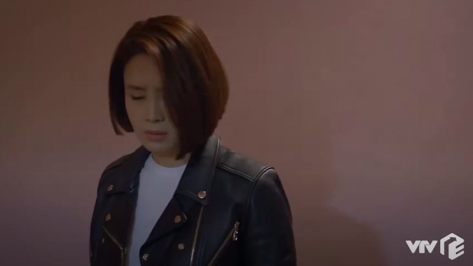 "Hướng dương ngược nắng" tập 33: Vỹ đánh thuốc mê, lừa Châu vào căn phòng kín