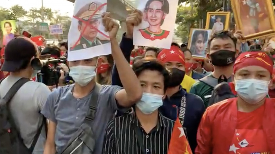 Biểu tình lớn ủng hộ Cố vấn nhà nước Myanmar San Suu Kyi tại Bangkok (Thái Lan)