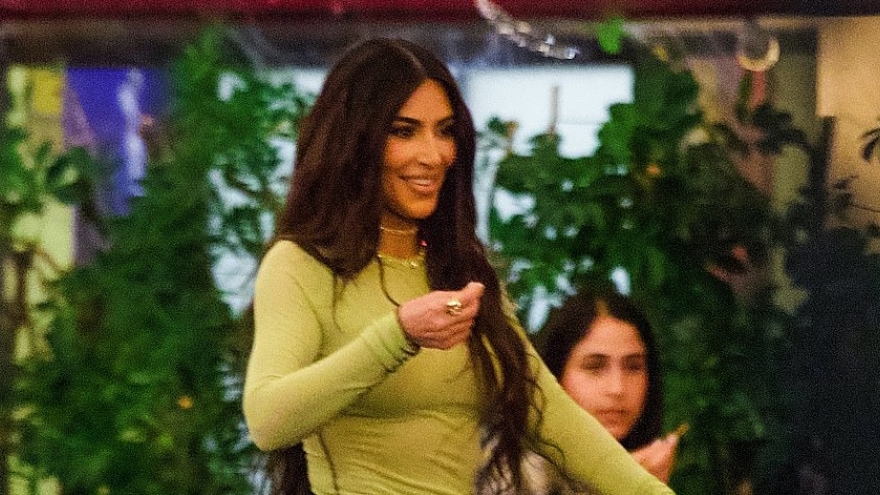 Kim Kardashian nóng bỏng đi ăn tối cùng bạn bè sau ồn ào ly hôn