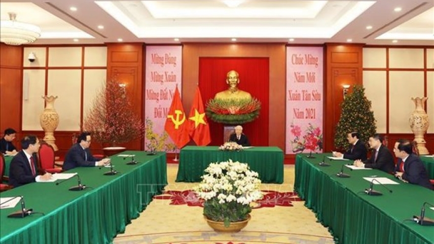 Top leaders of Vietnam, Cuba hold phone talk